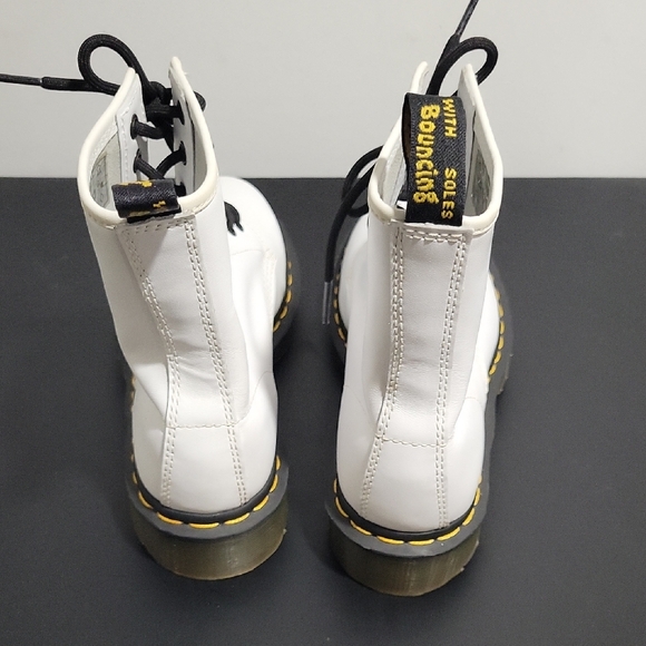 LIKE NEW Dr. Martens 1460 black lace leather boots - Picture 6 of 9